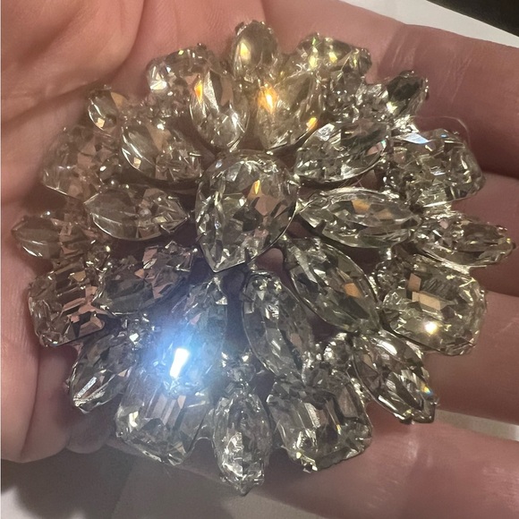 Kramer Vintage *signed Silver tone large Sparkly Rhinestone brooch~clear stones! - Picture 4 of 8